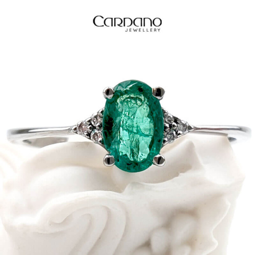 Szmaragd w czarnym złocie – elegancja, która przyciąga spojrzenia |Jubiler Cardano